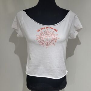 Women's We Live By the Sun Cropped Raw Edge Short Sleeve T-Shirt White Red Small
